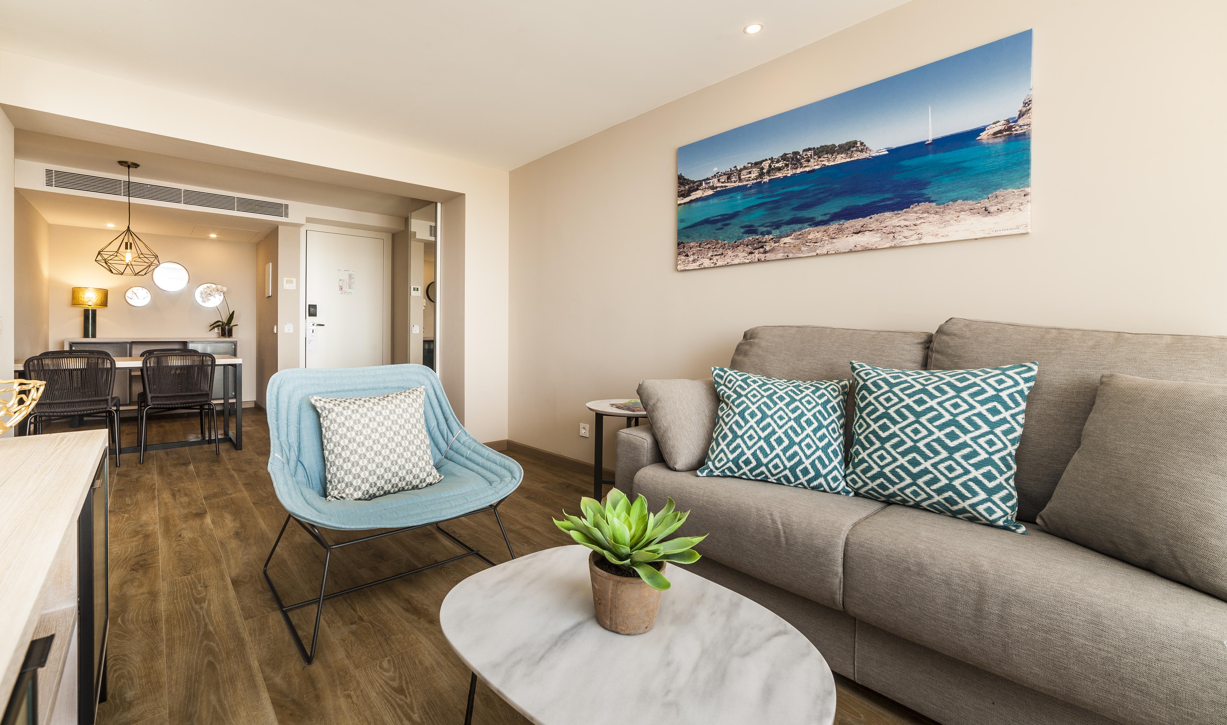 Eurostars Marivent Hotel PMI Eksteriør billede A living room in a modern apartment in Palma de Mallorca, Spain.