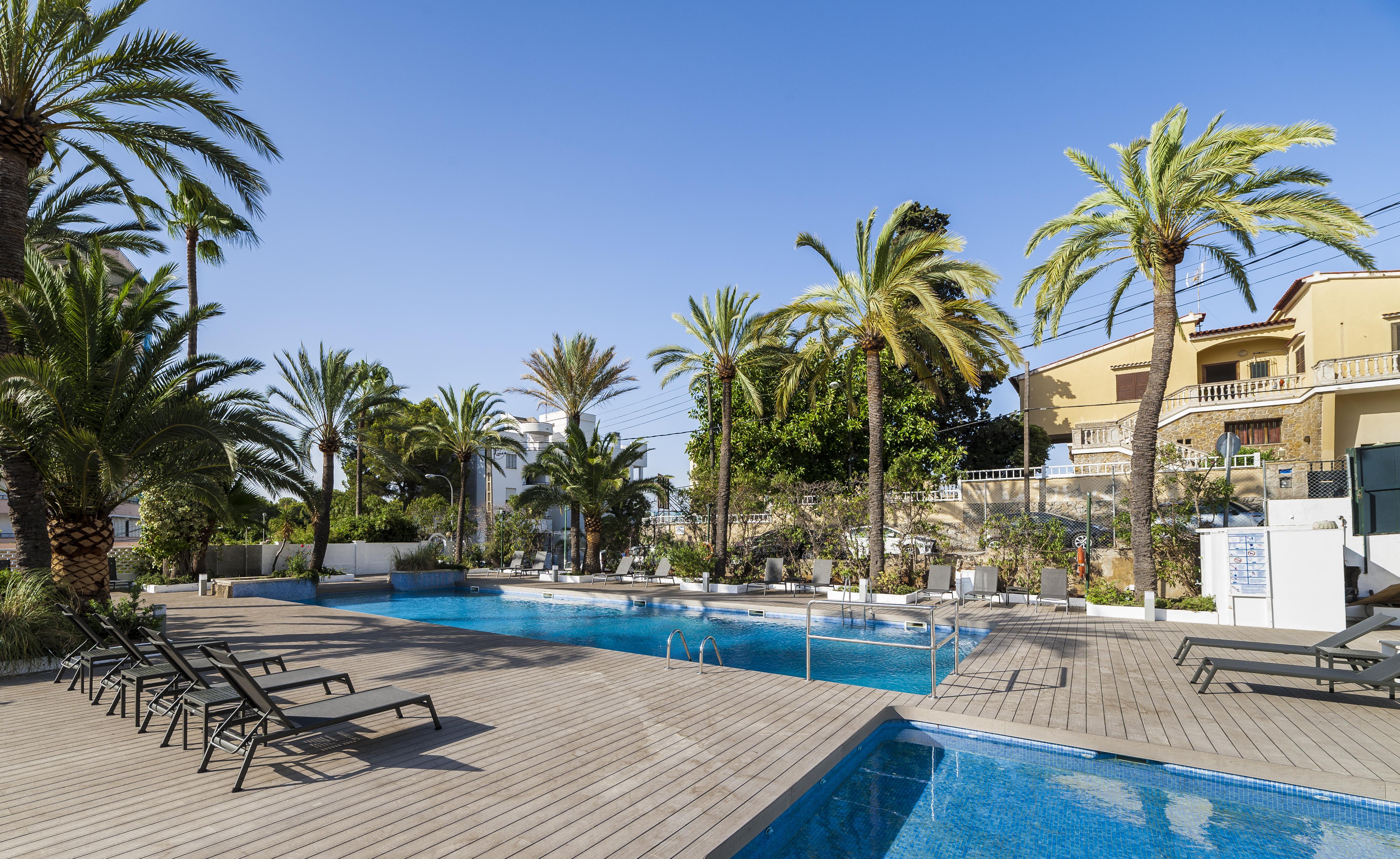 Eurostars Marivent Hotel PMI Eksteriør billede The swimming pool of the hotel