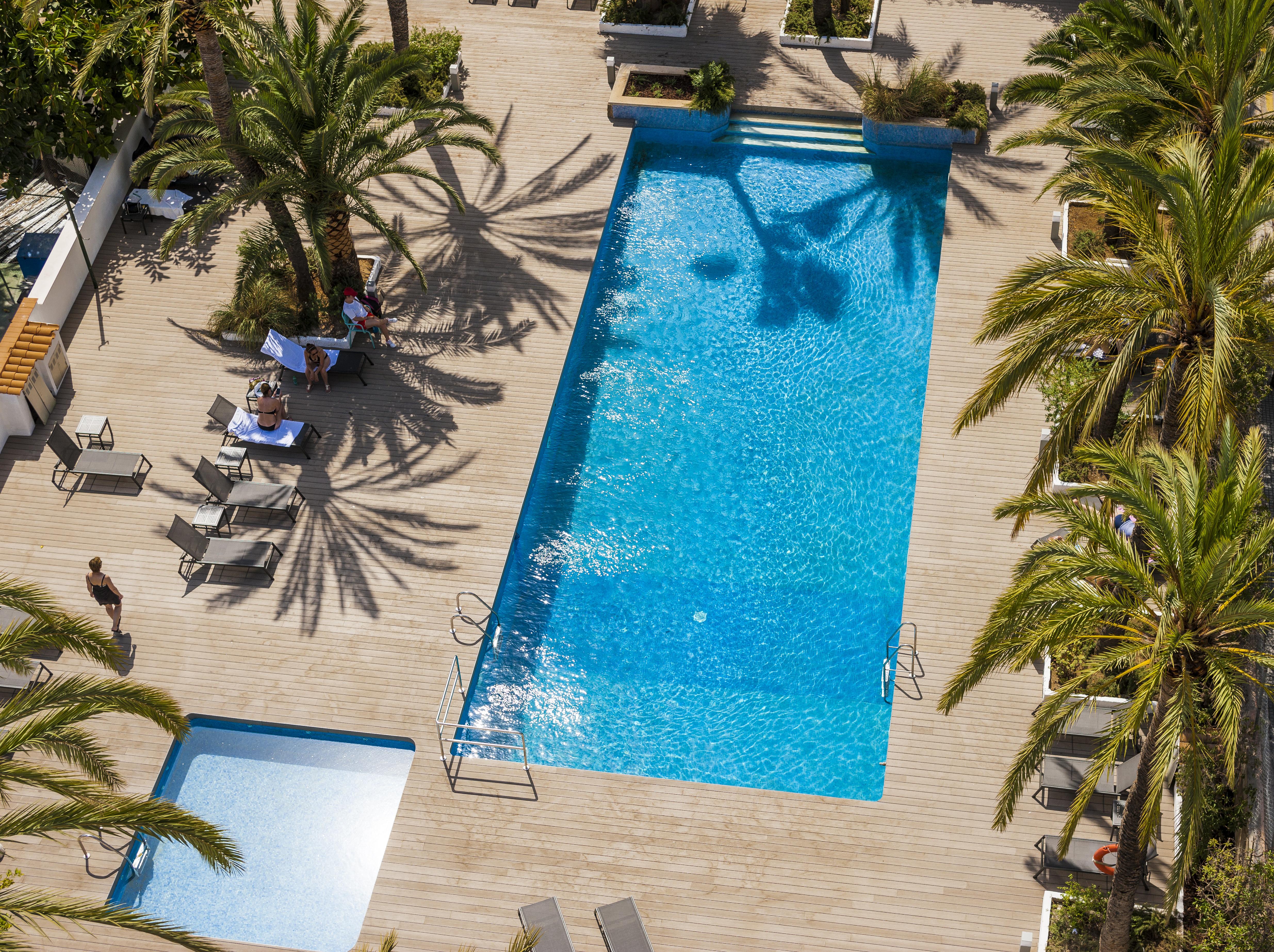 Eurostars Marivent Hotel PMI Eksteriør billede The swimming pool of the hotel