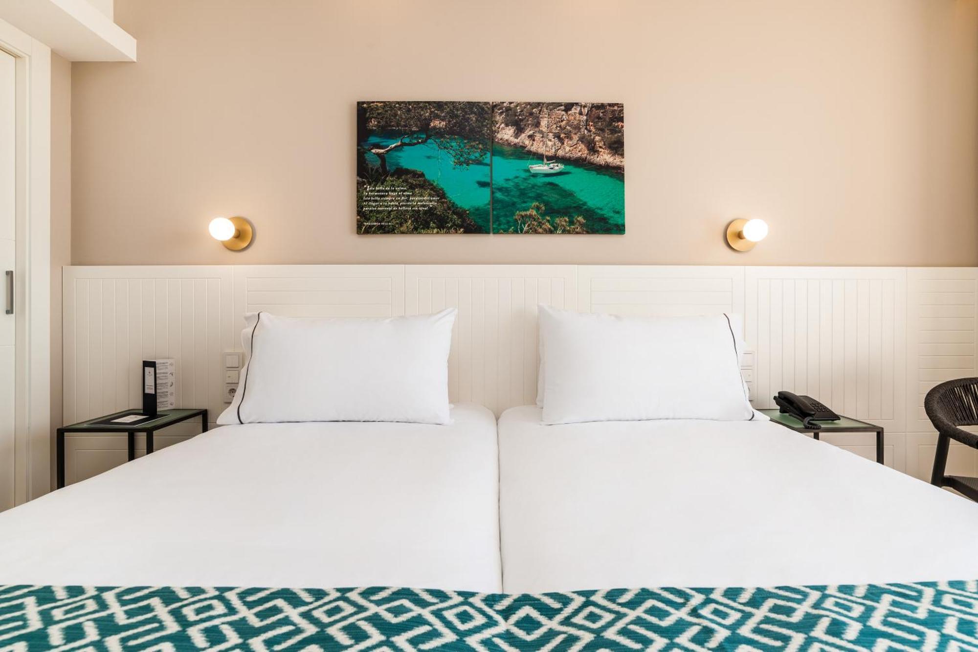 Eurostars Marivent Hotel PMI Eksteriør billede The sea is the mirror of the soul.