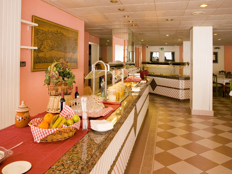 Eurostars Marivent Hotel PMI Restaurant billede Breakfast buffet in a hotel